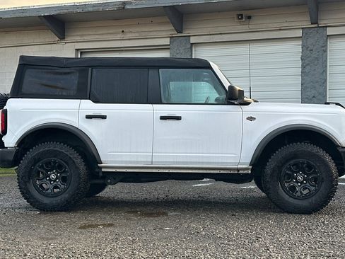 Used 2023 Ford Bronco Wildtrak image 3