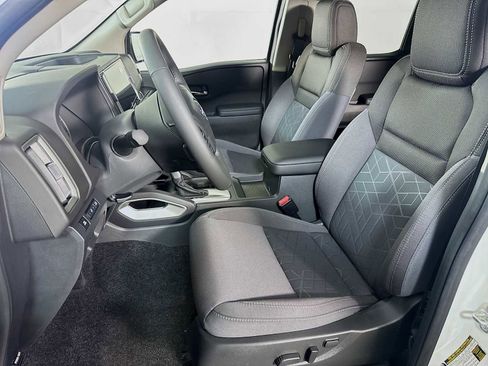 Used 2025 Nissan Frontier SV w/ SV Convenience Package image 19