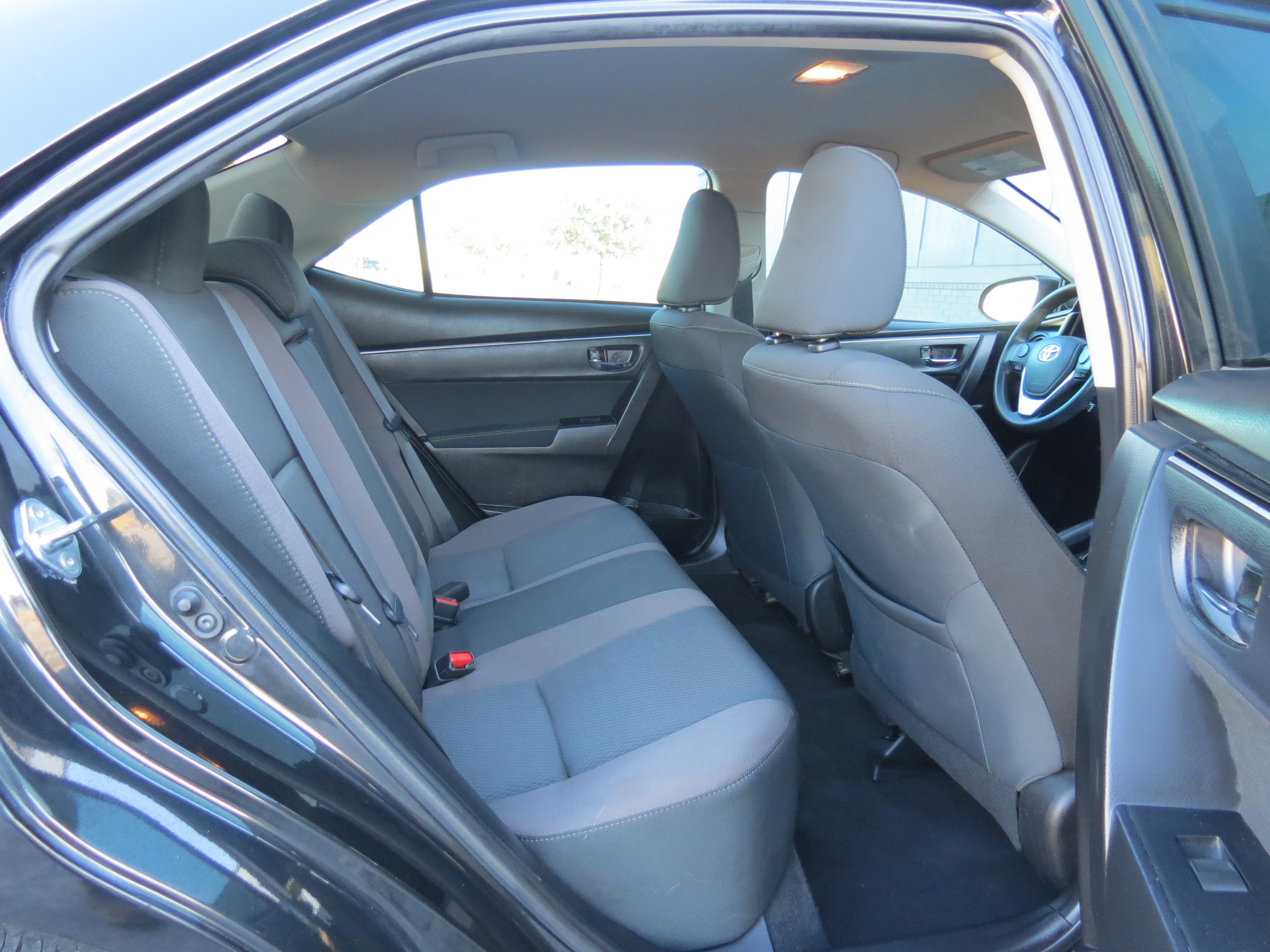 Used 2017 Toyota Corolla LE FWD image 34