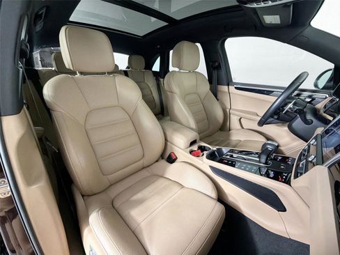 Certified 2023 Porsche Macan Turbo AWD/4WD image 28