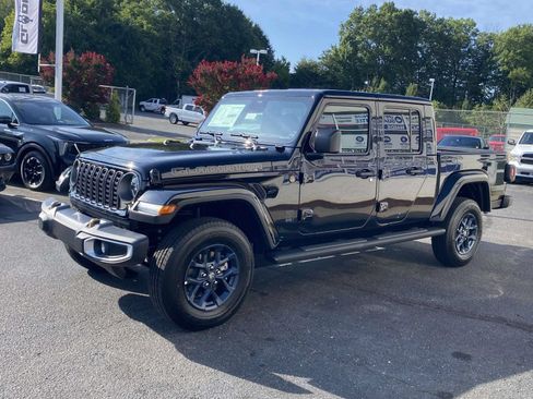 New 2026 Jeep Gladiator Sport AWD/4WD image 3