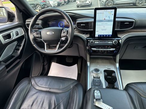 Used 2022 Ford Explorer Platinum w/ Equipment Group 601A AWD/4WD image 9