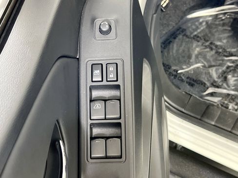 Used 2023 Nissan Frontier SV w/ SV Convenience Package image 17