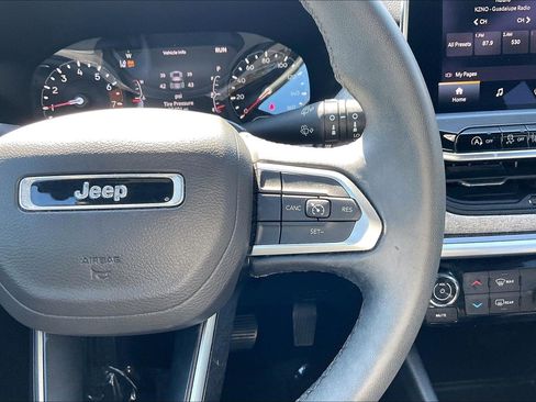 Used 2023 Jeep Compass Latitude AWD/4WD image 24