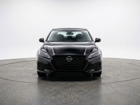 Used 2025 Nissan Altima 2.5 SV image 2