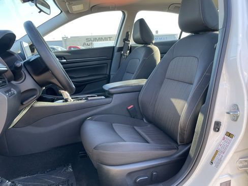 Used 2024 Nissan Altima 2.5 SV image 7