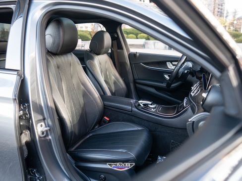 Used 2019 Mercedes-Benz E 300 4MATIC w/ Premium 1 Package image 17
