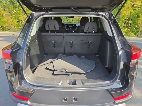 Used 2025 Chevrolet TrailBlazer LT image 9