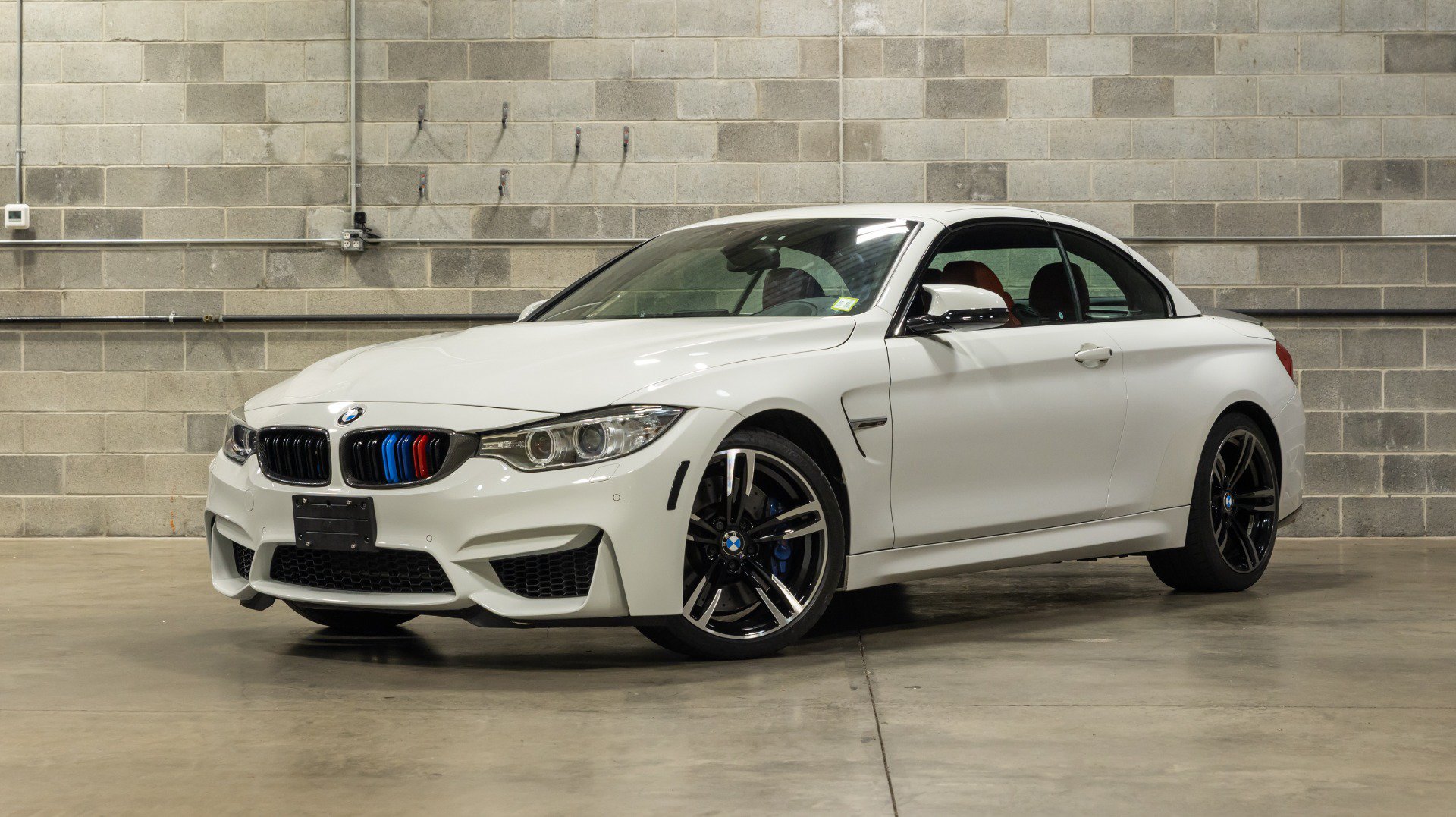 Used 2016 BMW M4 Convertible RWD image 5