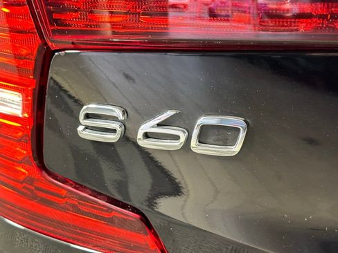 New 2024 Volvo S60 B5 Plus w/ Climate Package image 9
