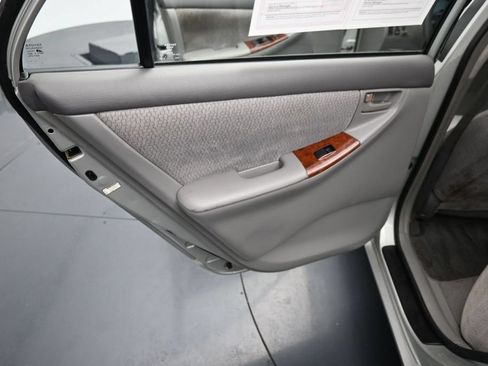 Used 2003 Toyota Corolla LE FWD image 18