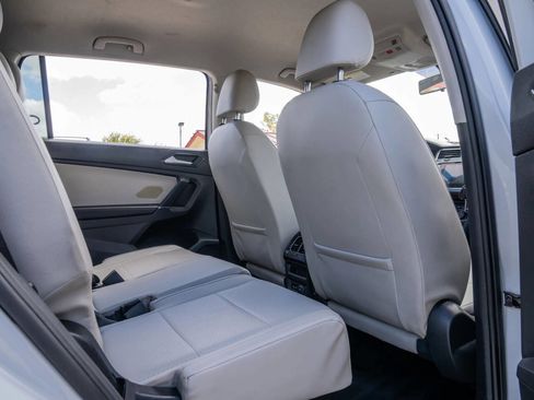 Used 2018 Volkswagen Tiguan SE w/ Front Fog Lights Package image 23