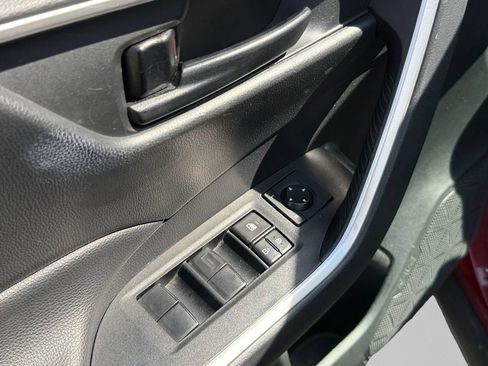 Used 2019 Toyota RAV4 LE w/ All Weather Liner Package AWD/4WD image 20