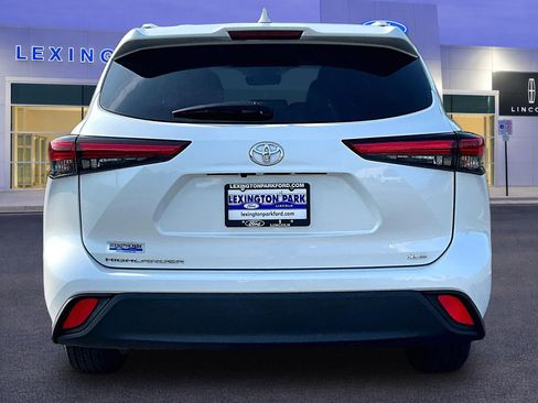 Used 2023 Toyota Highlander XLE FWD image 6