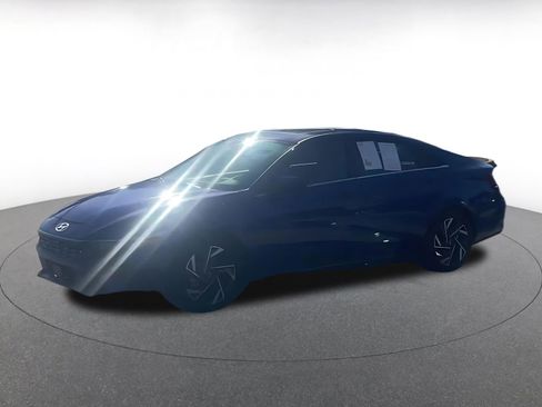 Used 2025 Hyundai Elantra SEL image 9