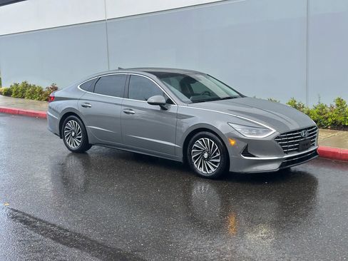 Used 2022 Hyundai Sonata Limited w/ Winter Weather Package image 2