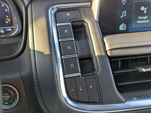 Used 2023 Chevrolet Tahoe Z71 w/ Luxury Package image 20