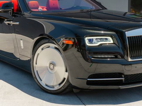 Used 2019 Rolls-Royce Dawn RWD image 38