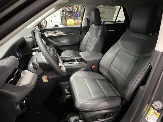 Used 2026 Ford Explorer Active w/ Active Comfort Package AWD/4WD image 17
