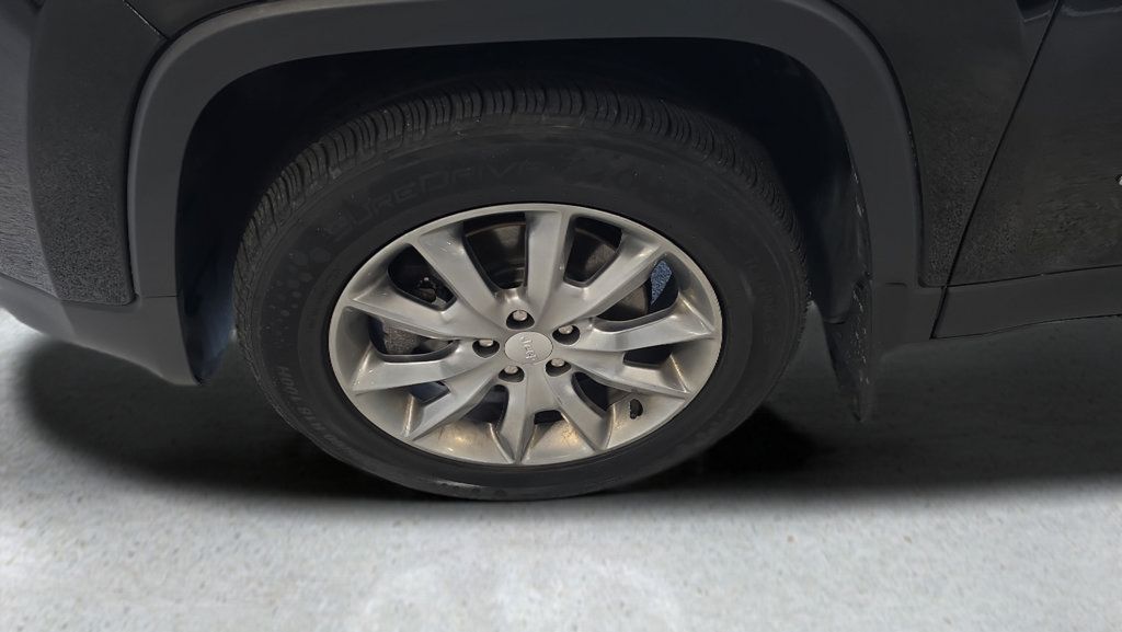 Used 2018 Jeep Cherokee Limited AWD/4WD image 10
