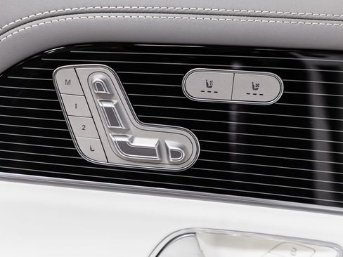 Certified 2024 Mercedes-Benz Maybach GLS 600 4MATIC image 28