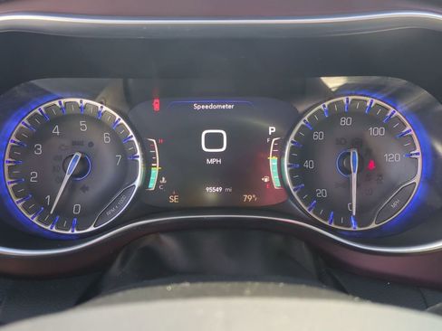 Used 2019 Chrysler Pacifica Limited w/ Tire & Wheel Group image 16