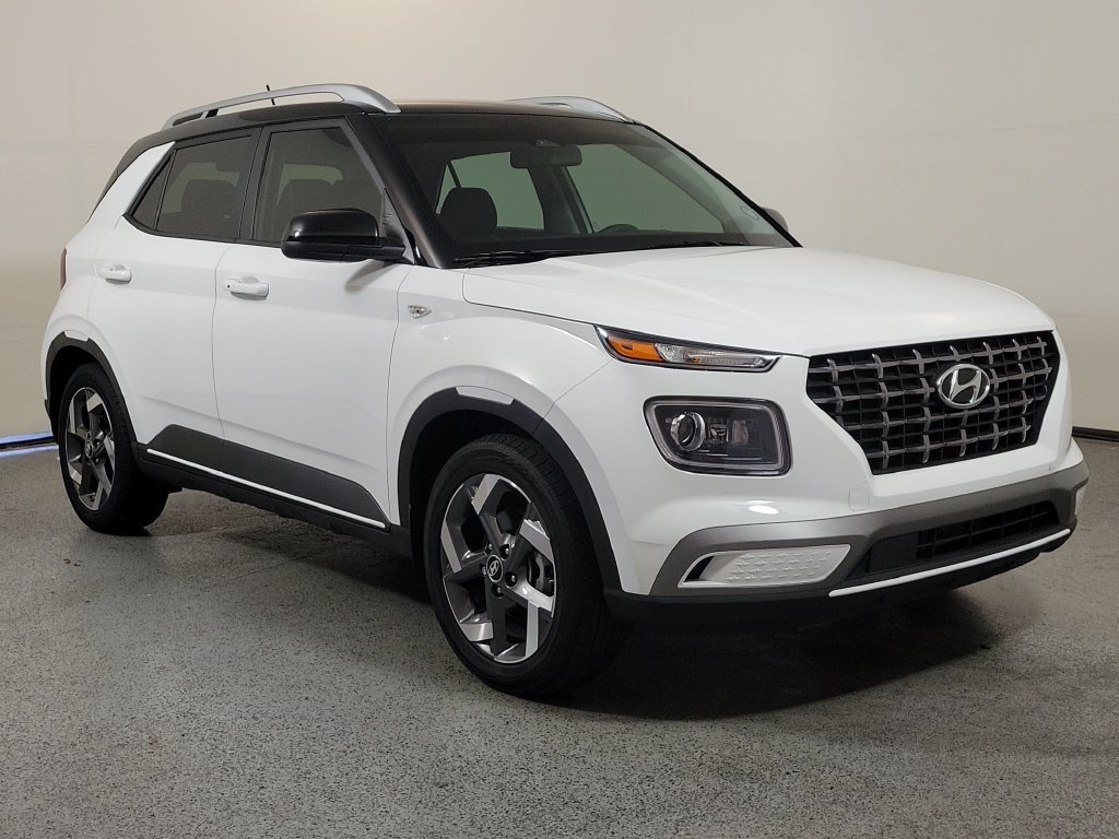 Used 2025 Hyundai Venue Limited FWD image 1
