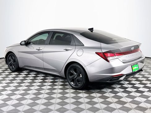 Used 2023 Hyundai Elantra SEL w/ Preferred Accessory Package FWD image 6