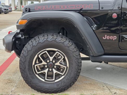 Used 2025 Jeep Wrangler Unlimited Rubicon AWD/4WD image 5