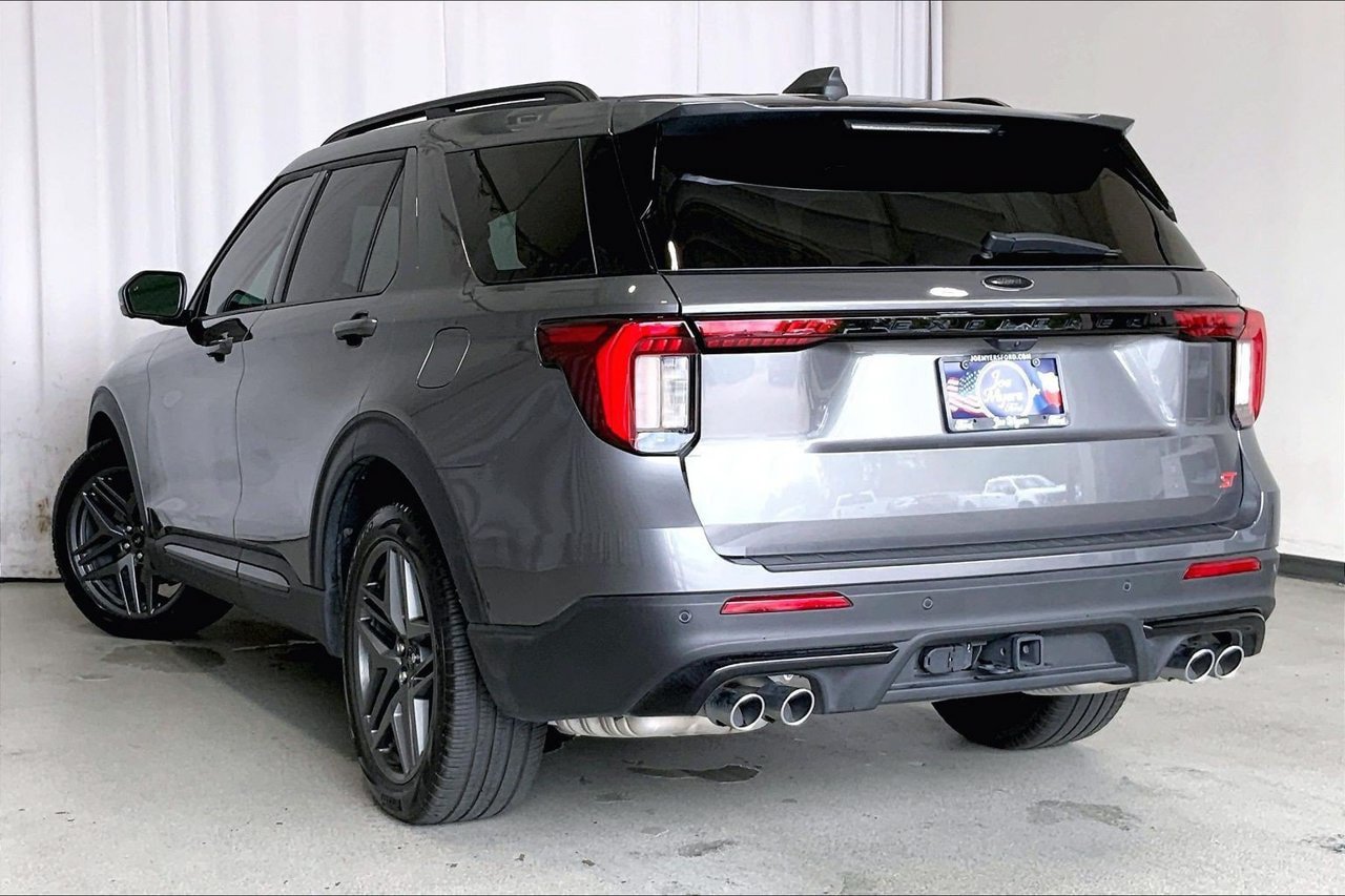 Used 2025 Ford Explorer ST w/ Sun And Sound Package AWD/4WD image 9