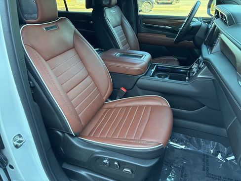 Used 2024 GMC Yukon XL Denali Ultimate AWD/4WD image 37