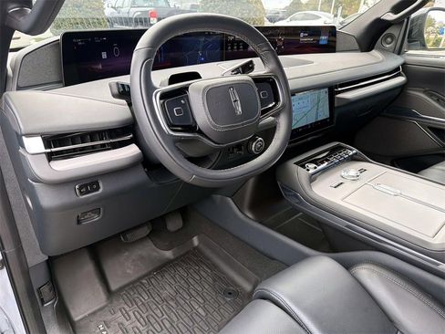 Used 2025 Lincoln Navigator Reserve w/ Jet Appearance Package image 21