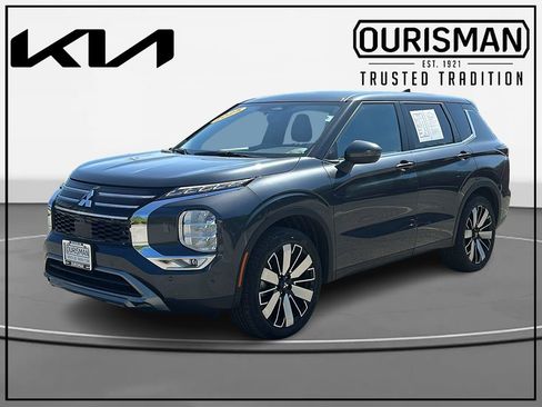 Used 2025 Mitsubishi Outlander SE AWD/4WD image 2