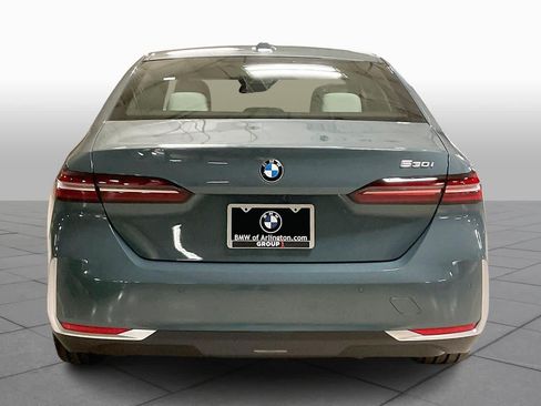 Used 2026 BMW 530i w/ Premium Package RWD image 4