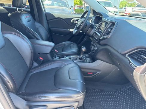 Used 2022 Jeep Cherokee Trailhawk w/ Comfort/Convenience Group AWD/4WD image 50