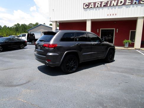 Used 2020 Jeep Grand Cherokee Altitude image 5