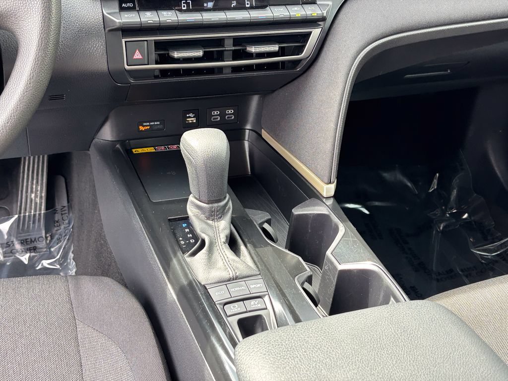 Used 2025 Toyota Camry LE FWD image 24