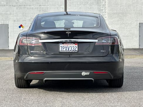 Used 2015 Tesla Model S 70D image 5