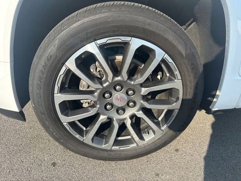 Used 2022 GMC Acadia Denali w/ Denali Ultimate Package FWD image 9