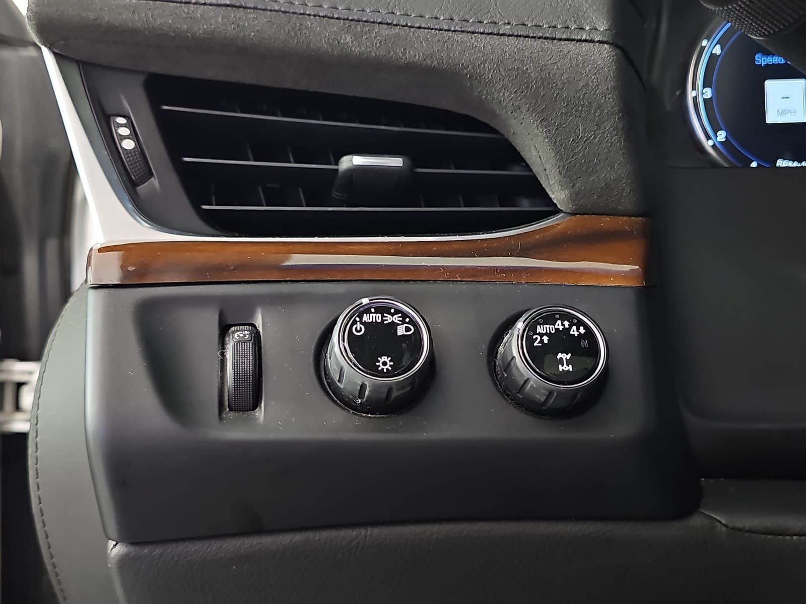 Used 2019 Cadillac Escalade Luxury AWD/4WD image 26