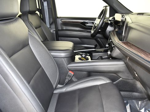 Used 2025 Chevrolet Tahoe Z71 AWD/4WD image 45