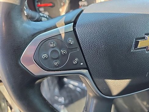 Used 2023 Chevrolet Traverse LT image 12