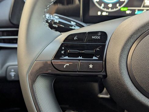 New 2025 Hyundai Elantra SEL image 18