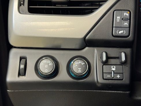 Used 2018 Chevrolet Tahoe LT w/ LT Signature Package image 33