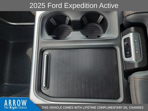 Used 2025 Ford Expedition Active AWD/4WD image 28