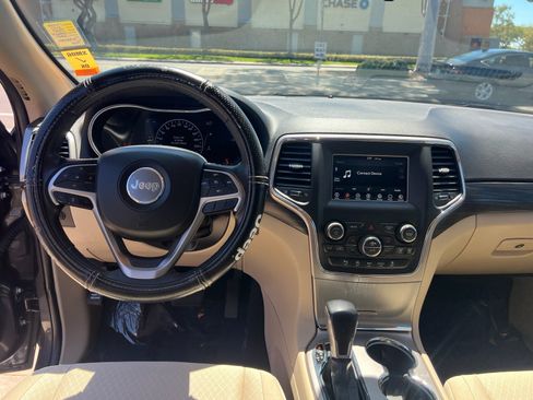Used 2021 Jeep Grand Cherokee Laredo RWD image 18