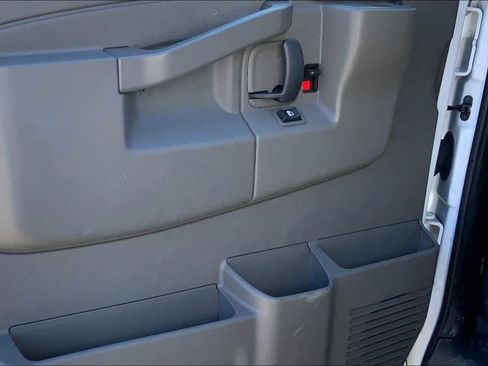 Used 2024 GMC Savana 2500 w/ Driver Convenience Package image 19