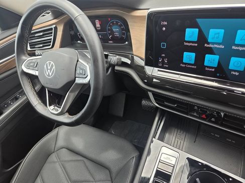 Used 2025 Volkswagen Atlas SE AWD/4WD image 33