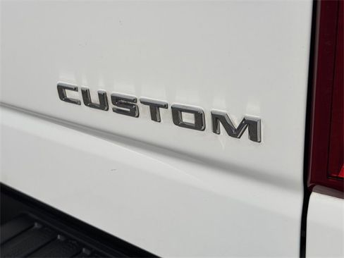 Used 2020 Chevrolet Silverado 1500 Custom w/ Custom Value Package image 11