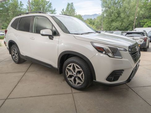 Used 2023 Subaru Forester Premium AWD/4WD image 2